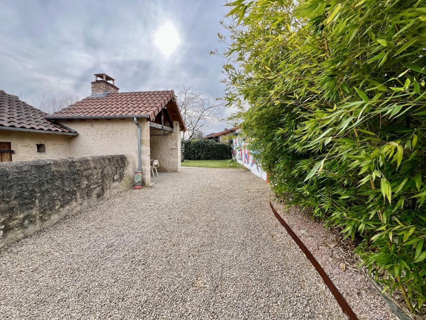 Chez Marcel - Maison 3 Chambres Lussac-les-Chateaux Exterior photo